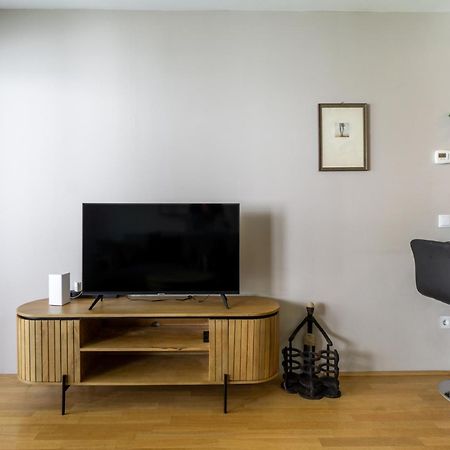 Apartment With Garden Close To Stadthalle, Westbahnhof Wina Bagian luar foto