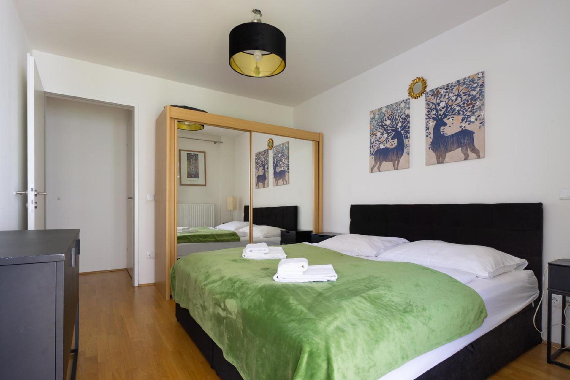 Apartment With Garden Close To Stadthalle, Westbahnhof Wina Bagian luar foto