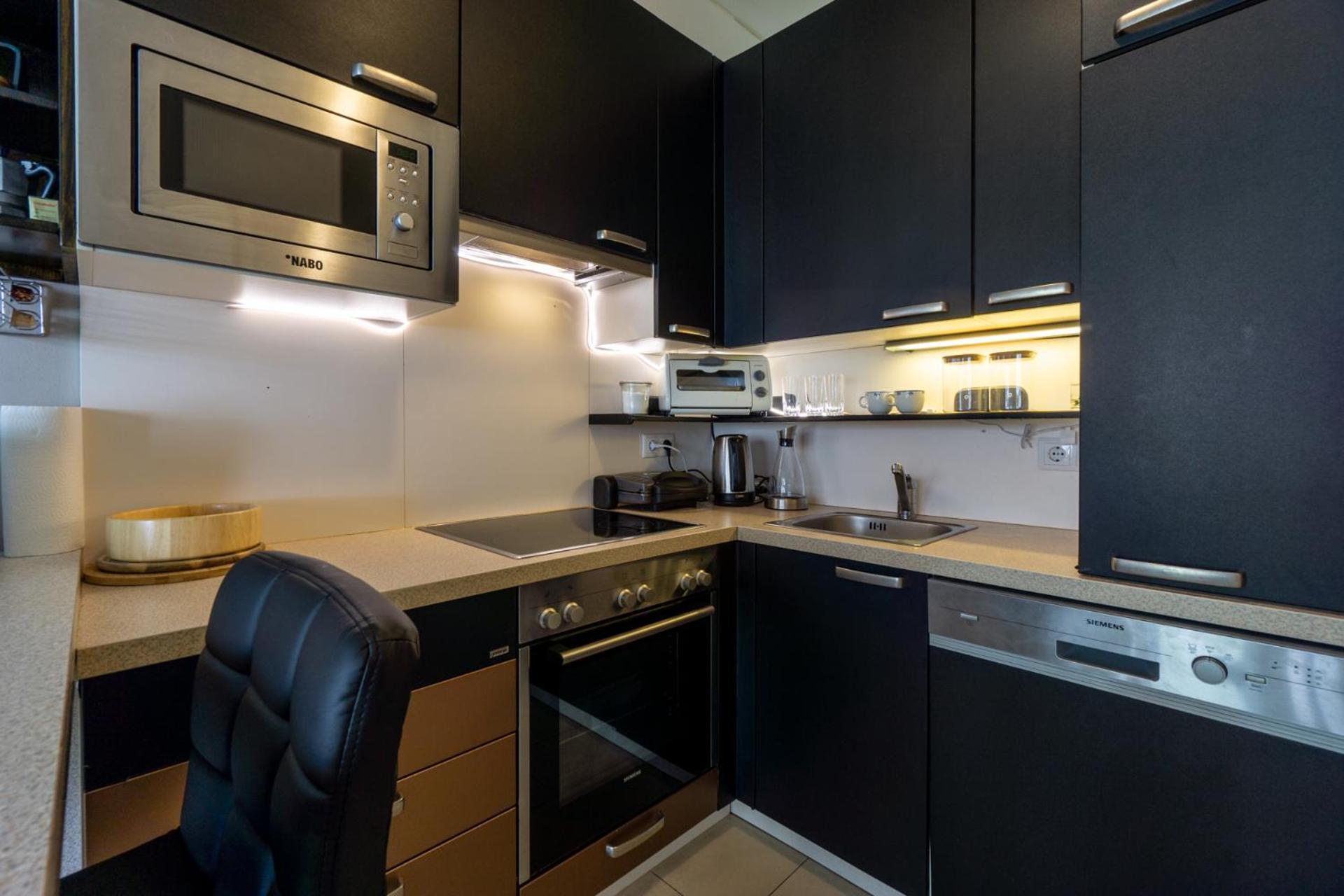 Apartment With Garden Close To Stadthalle, Westbahnhof Wina Bagian luar foto